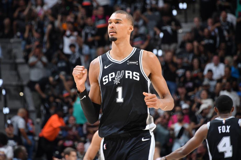 开云体育官方入口-文班亚马28+10马刺大胜雷霆 NBA西决将进行抢七大战