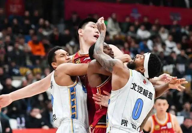 开云体育-上海84-79险胜山东：强弱预判，季后赛里全是变数？